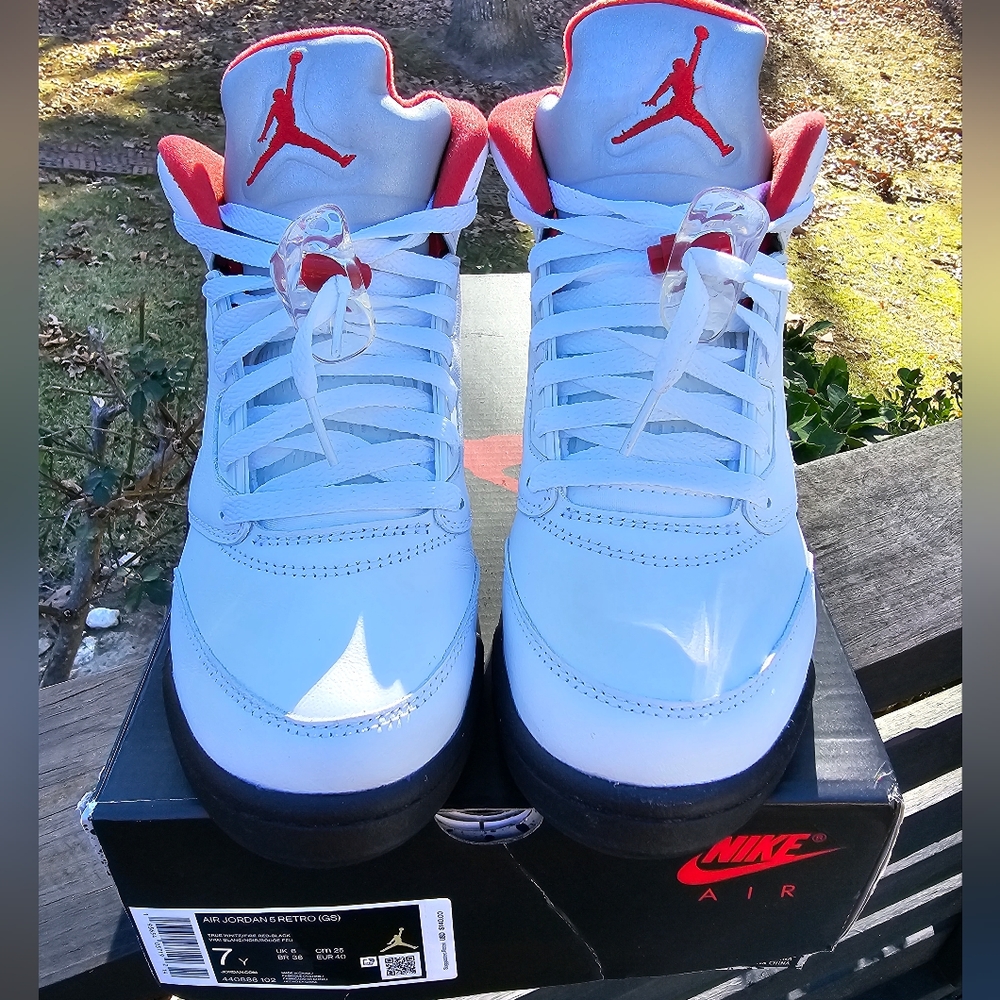 Jordan 5 Retro - Picture 2 of 7